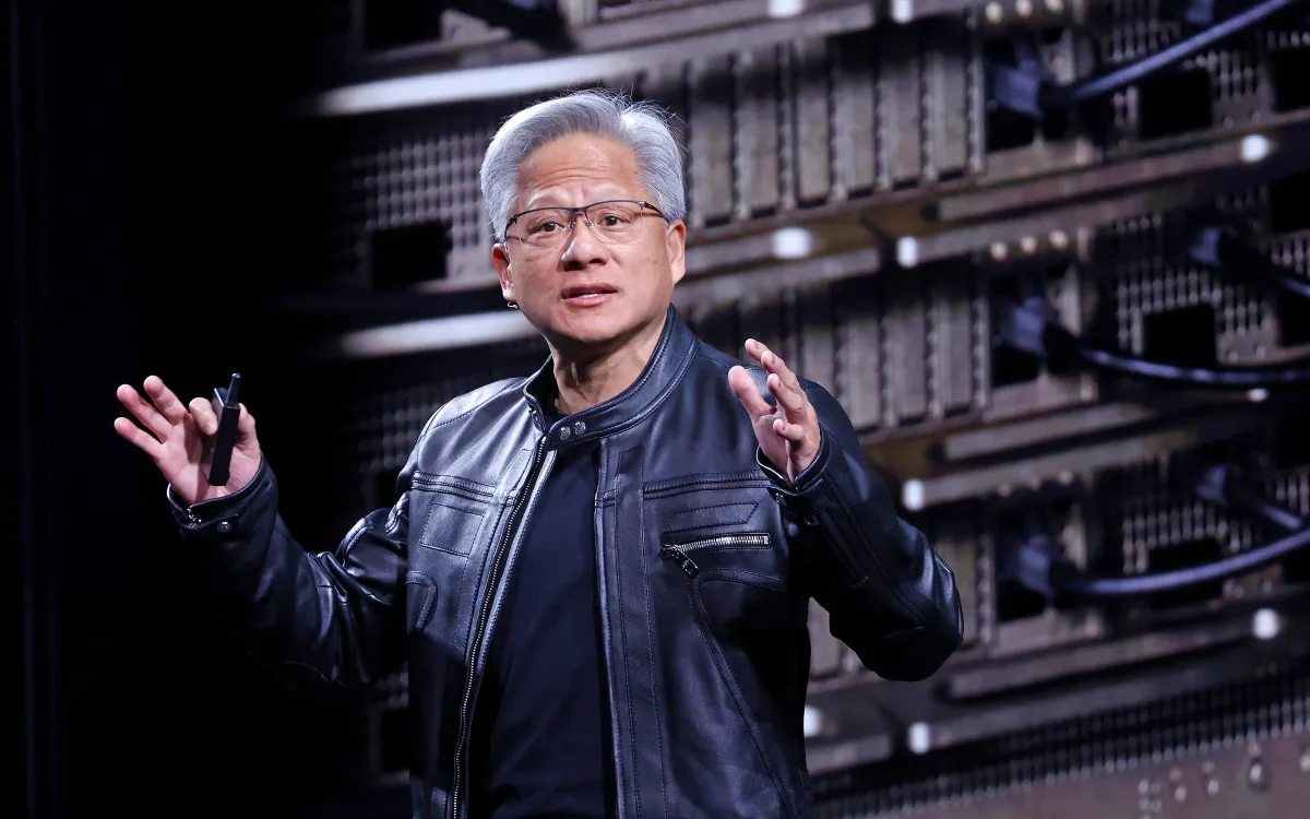 Nvidia aboga por una autorregulación en el desarrollo de inteligencia artificial, según Jensen Huang.