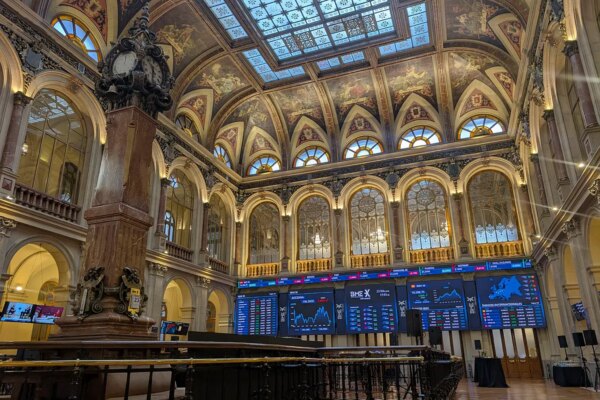 El Ibex busca estabilidad previa a la reunión de la Reserva Federal.
