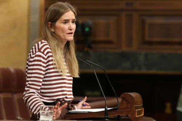 Aagesen marca un hito con una inversión récord de más de 17.000 millones en redes eléctricas.