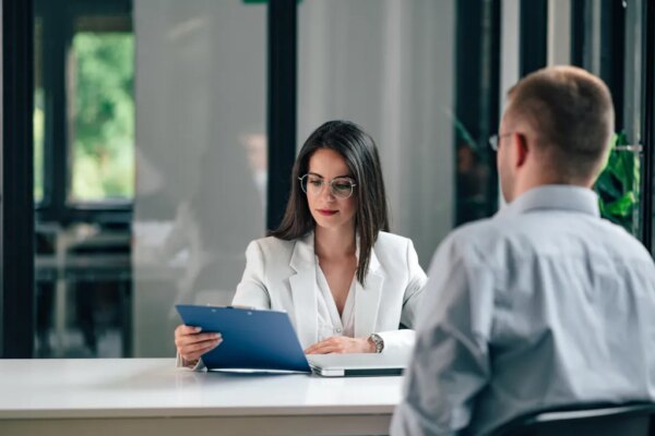 La Prueba Clave para Decidir Entre Contratar Personal o Automatizar Procesos