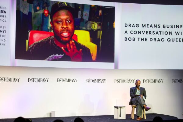 El talento inusual de Bob the Drag Queen impulsa su éxito como emprendedora
