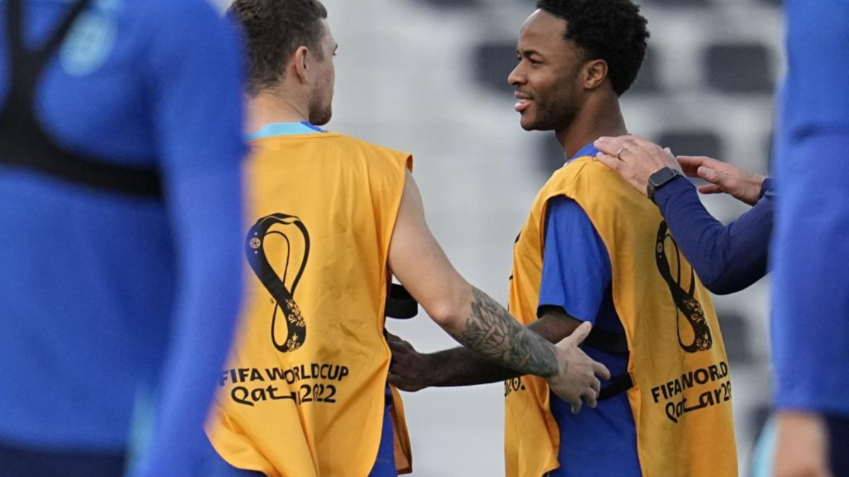 Sterling acepta cargos por conducción temeraria y tenencia de sustancias ilícitas.