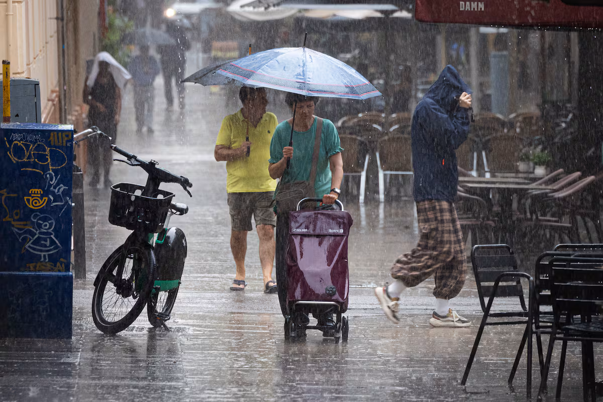 Protección Civil intensifica la búsqueda de una mujer arrastrada por las aguas en Olivella, Barcelona