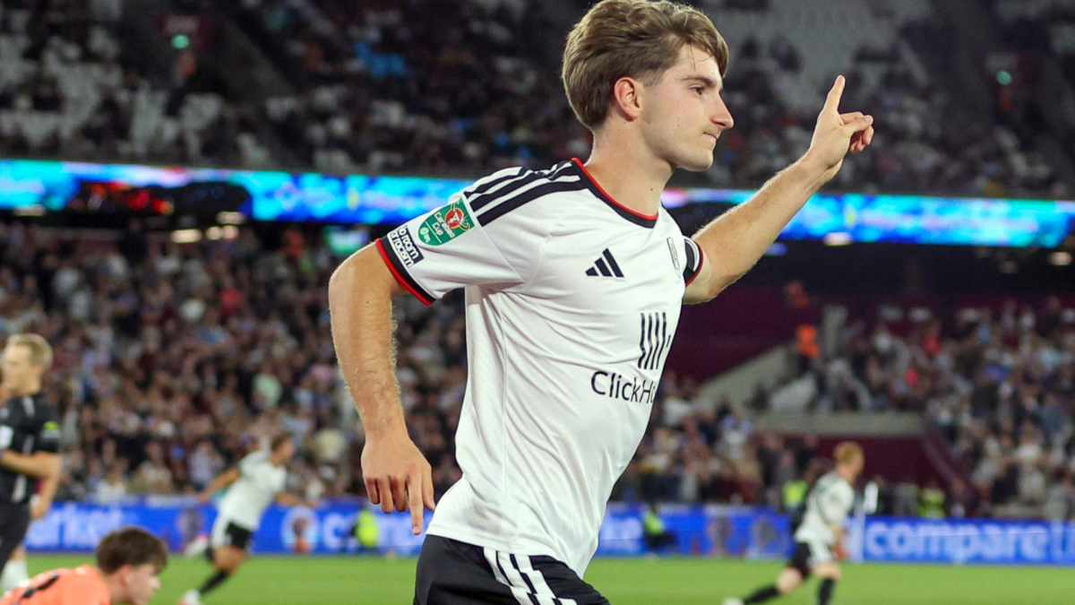 César Palacios lidera al Fulham hacia su segundo triunfo bajo el mando de Arbeloa