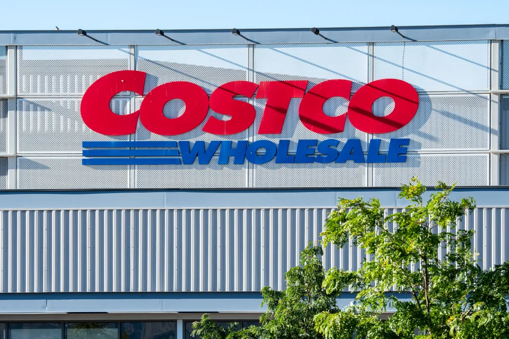 Costco Aumenta Precios de Aceite de Motor y Establece Límites de Compra.