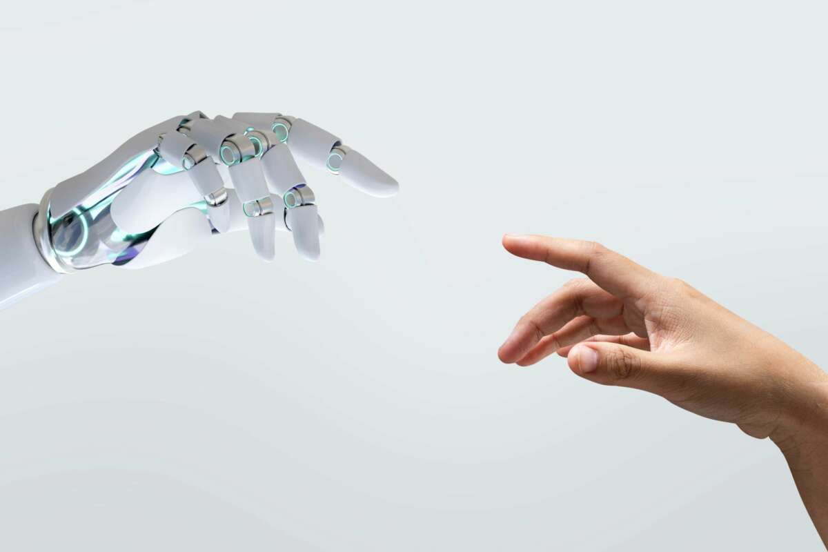 Microsoft advierte sobre los riesgos de la inteligencia artificial y su potencial para crear seres "no humanos"