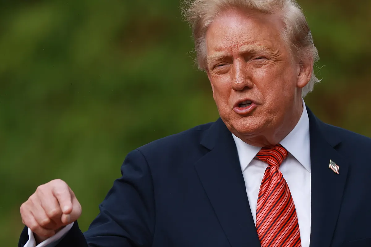 Trump responde a la reciente alza de tasas de interés de la Reserva Federal