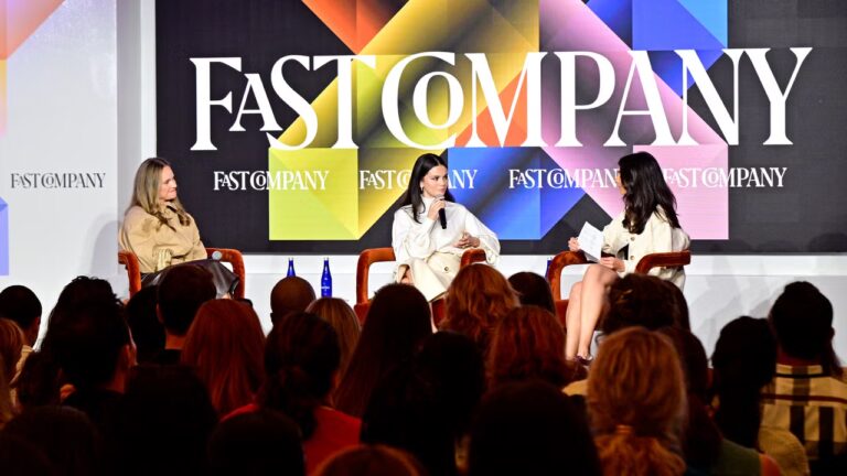 Rare Beauty de Selena Gomez dona un porcentaje de cada venta: descubre su destino solidario.