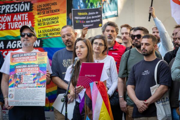 Manifestaciones en diversas capitales europeas denuncian la represión LGTBIQ+ en Turquía: “Es un ataque a la sociedad”