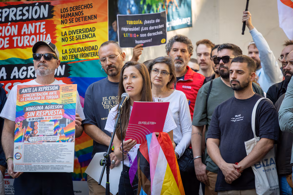 Manifestaciones en diversas capitales europeas denuncian la represión LGTBIQ+ en Turquía: “Es un ataque a la sociedad”