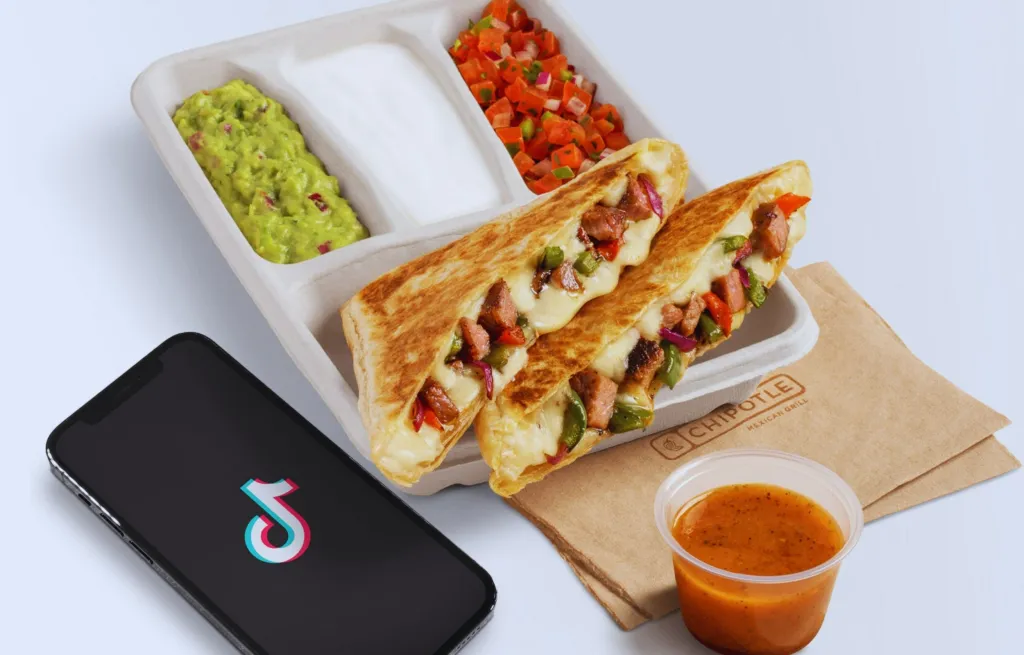 Taco Bell e IHOP Lanzan Platos Inspirados en Hacks Virales de TikTok.