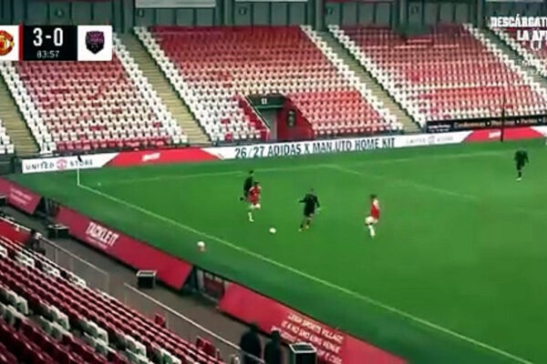 Joven promesa del Manchester United busca su futuro a los 15 años y sigue de cerca al Real Madrid y su cantera.