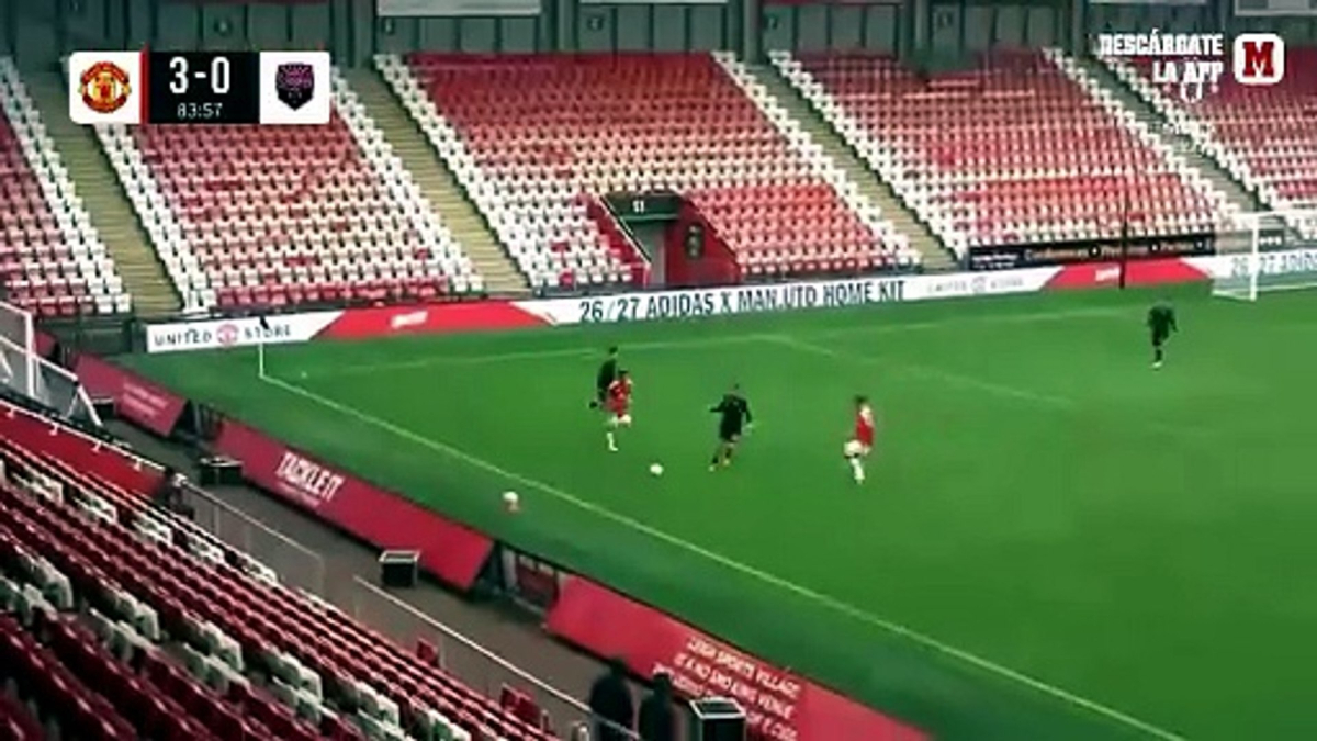 Joven promesa del Manchester United busca su futuro a los 15 años y sigue de cerca al Real Madrid y su cantera.