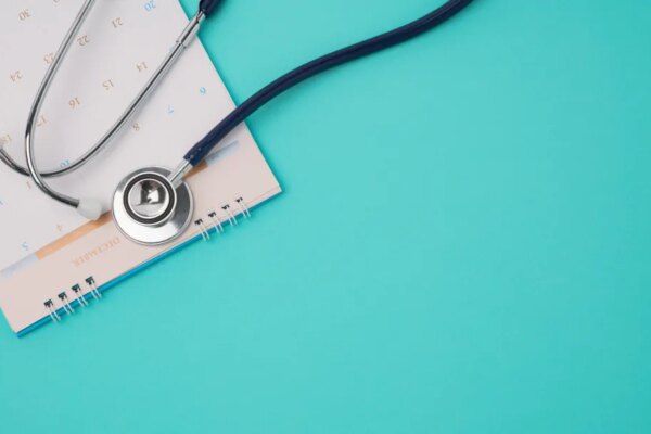 La startup de tecnología en seguros Angle Health, egresada de Y Combinator, alcanza una valoración de $2.7 mil millones.