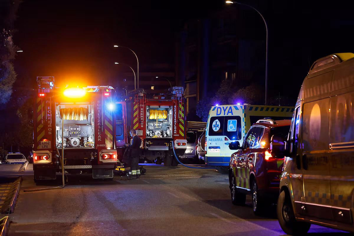 Trágico incendio en residencia de Pamplona deja un fallecido y 18 heridos