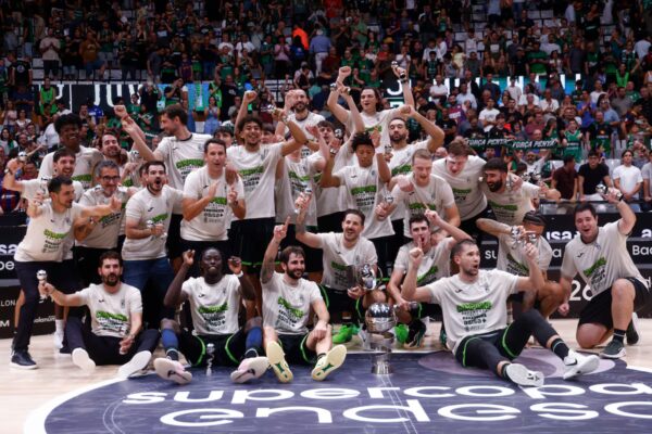 Laprovittola brilla y guía al Joventut hacia la victoria en la Supercopa frente al Barcelona