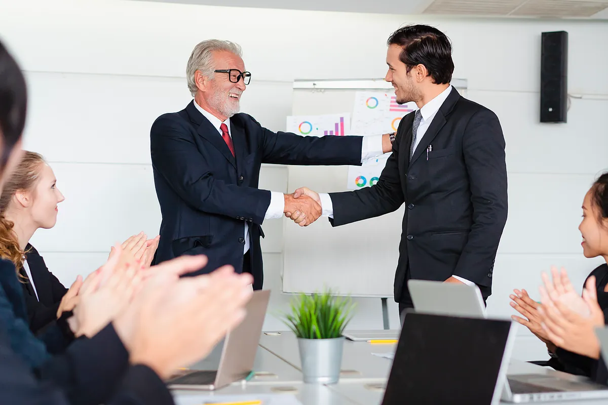 Consejos esenciales para convertirse en un líder exitoso en el mundo empresarial