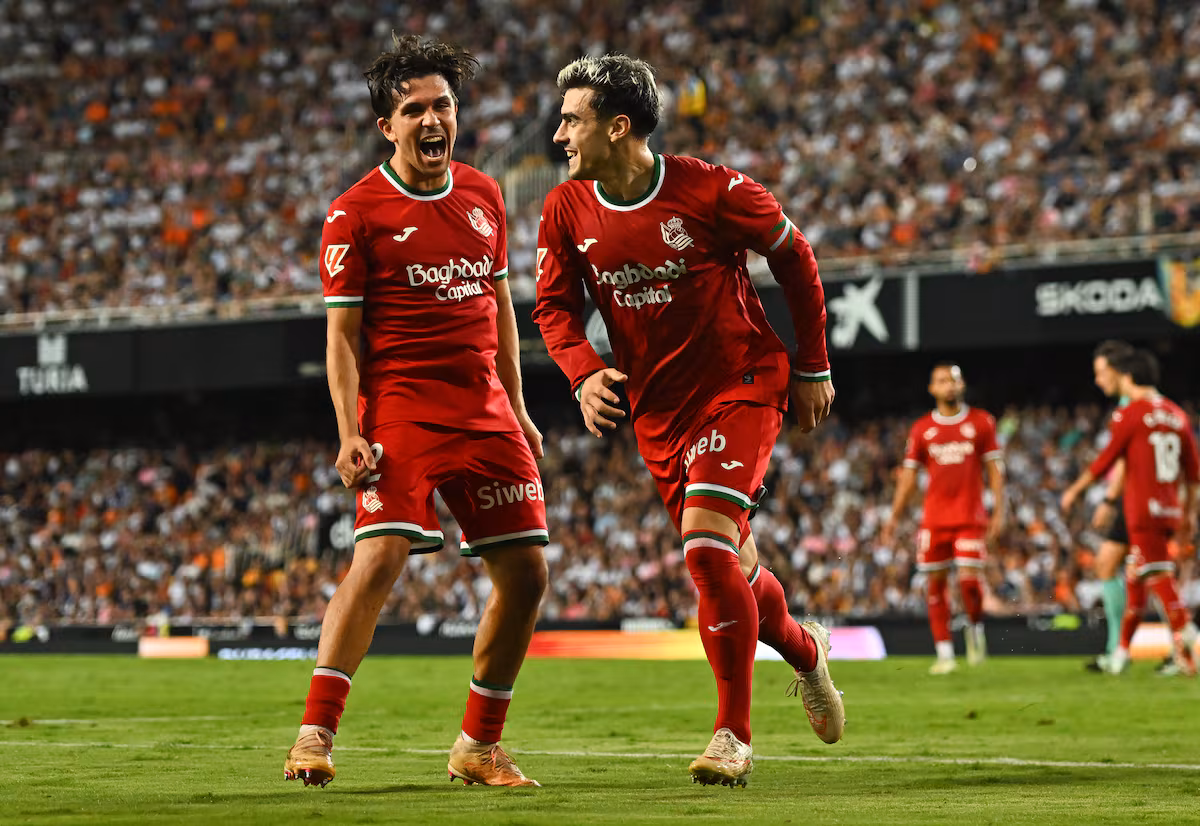 La Real Sociedad capitaliza los errores de un Valencia desorientado en la liga