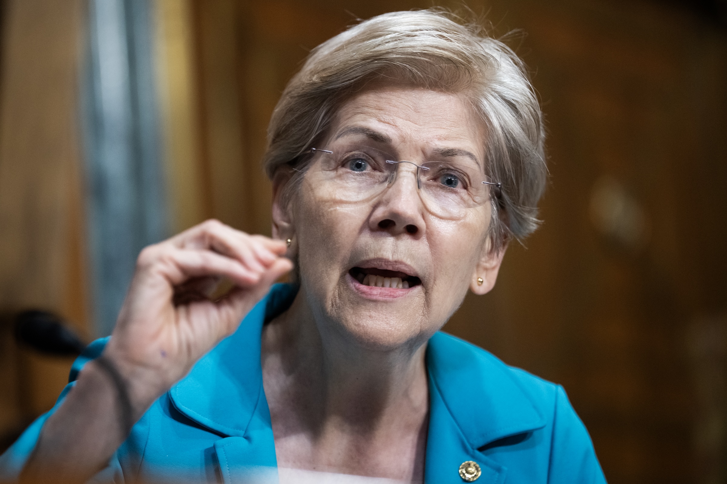 Warren propone ley para prohibir la propiedad de prácticas médicas por parte de fondos de capital privado.
