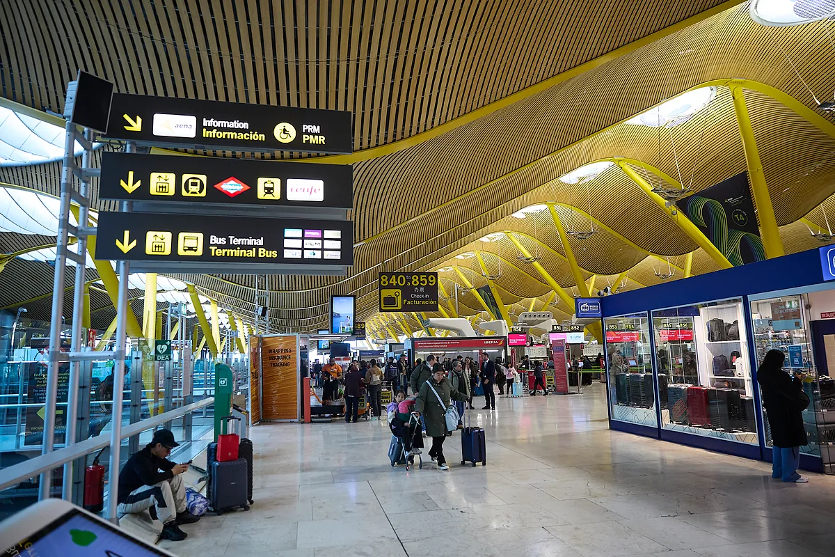 El Prat se mantendrá en 60 millones de pasajeros hasta 2031, mientras que Barajas alcanzará los 77 millones.