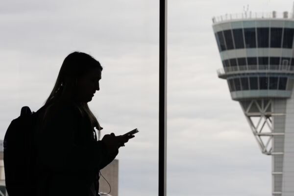 Interrupción temporal de vuelos en aeropuertos de la costa este de EE. UU. debido a problemas técnicos