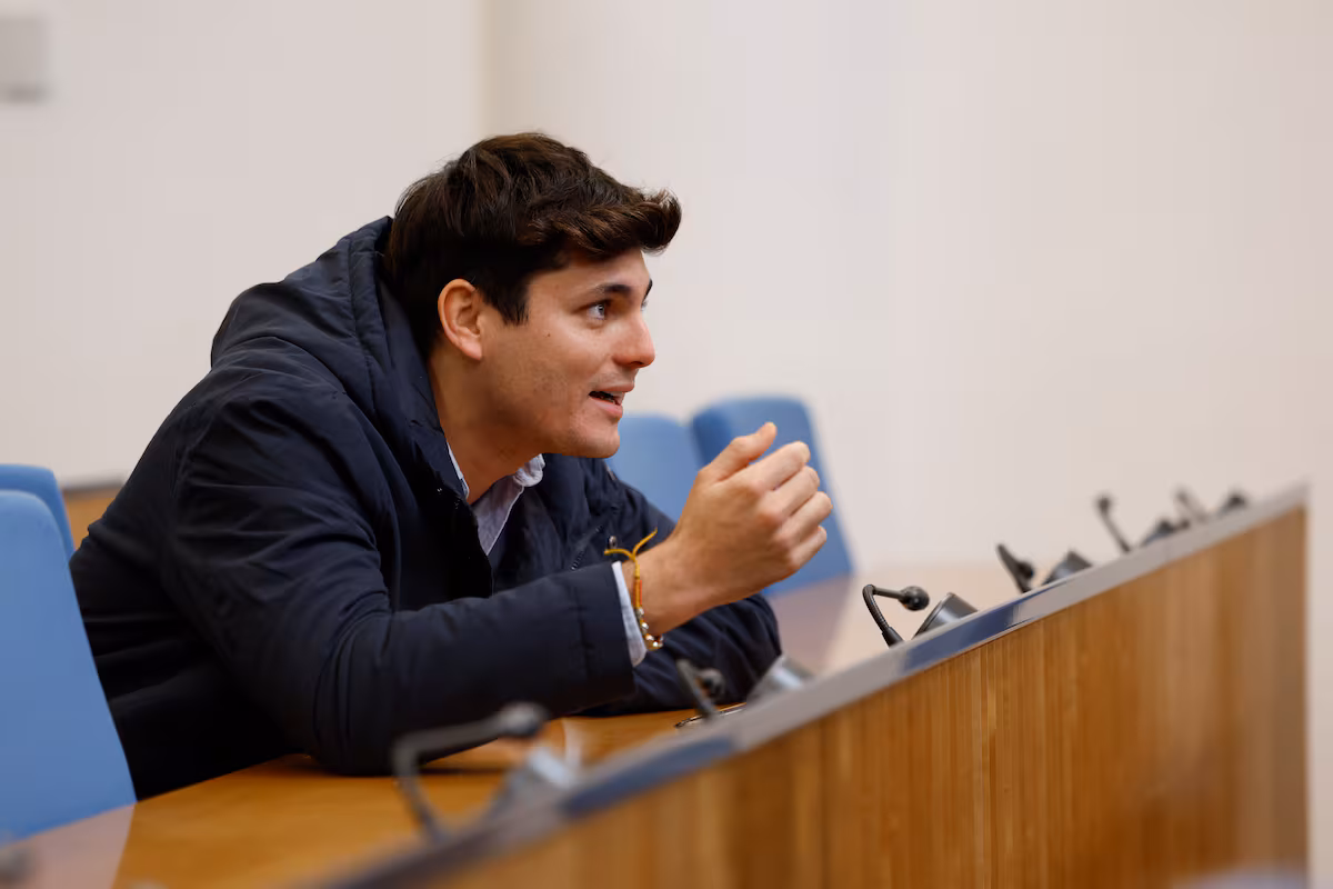 Crisis en Ceuta: El Congreso cancela la acreditación de Vito Quiles como redactor
