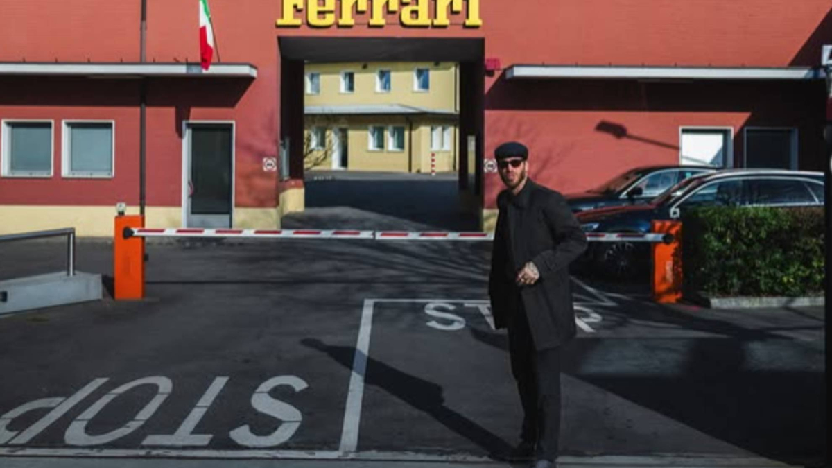 Sergio Ramos sorprende con su visita a la sede de Ferrari