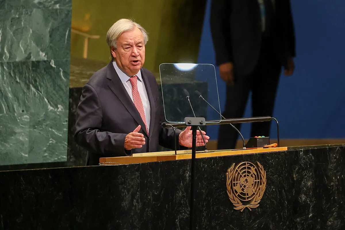 Guterres advierte sobre los riesgos de la IA y propone su regulación ante la ONU, similar a la de armas nucleares.