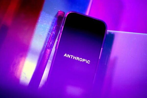 Anthropic lanza Claude Opus 5.5, una innovadora IA que promete mayor eficiencia antes de su salida a bolsa.