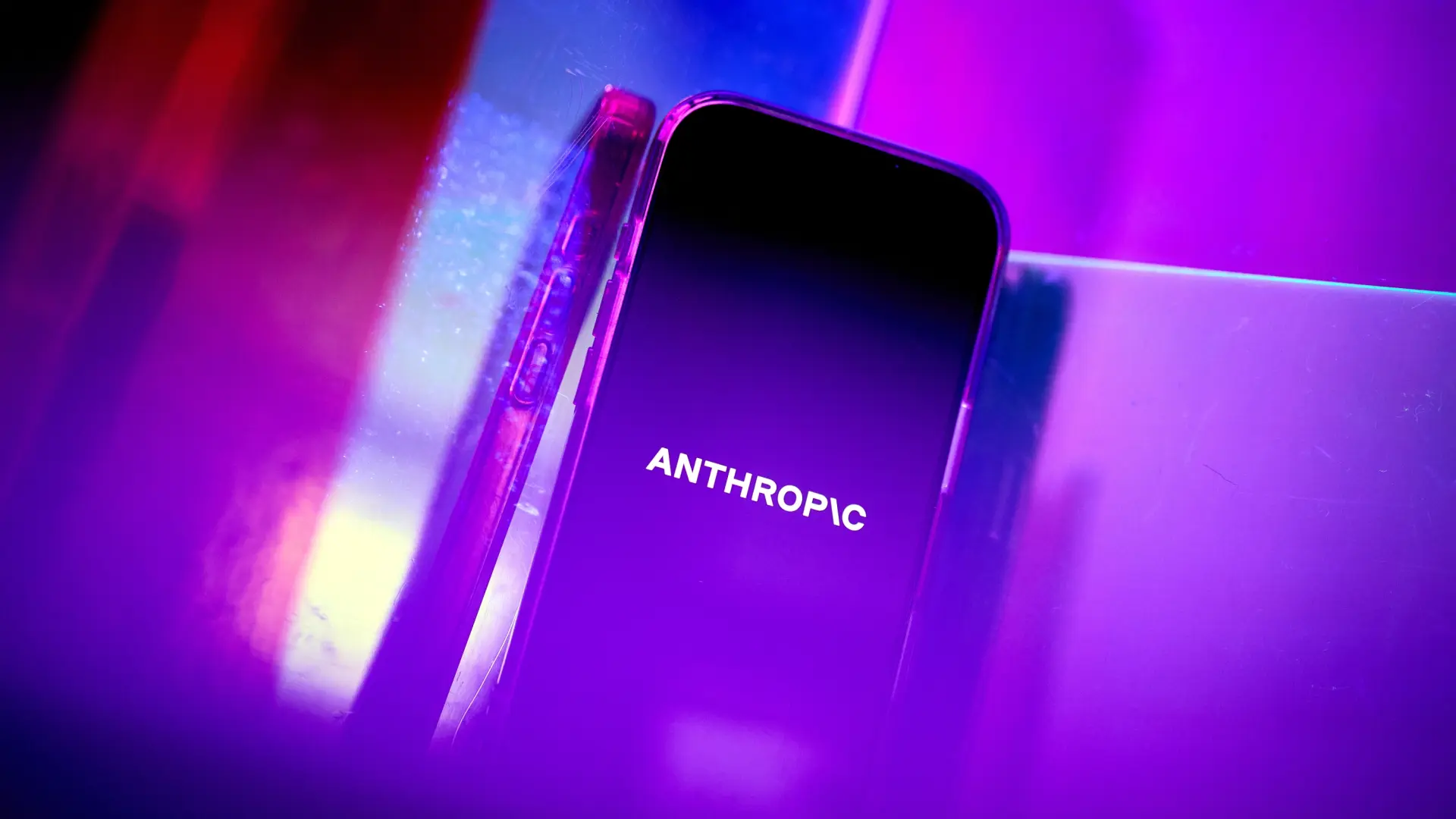 Anthropic lanza Claude Opus 5.5, una innovadora IA que promete mayor eficiencia antes de su salida a bolsa.