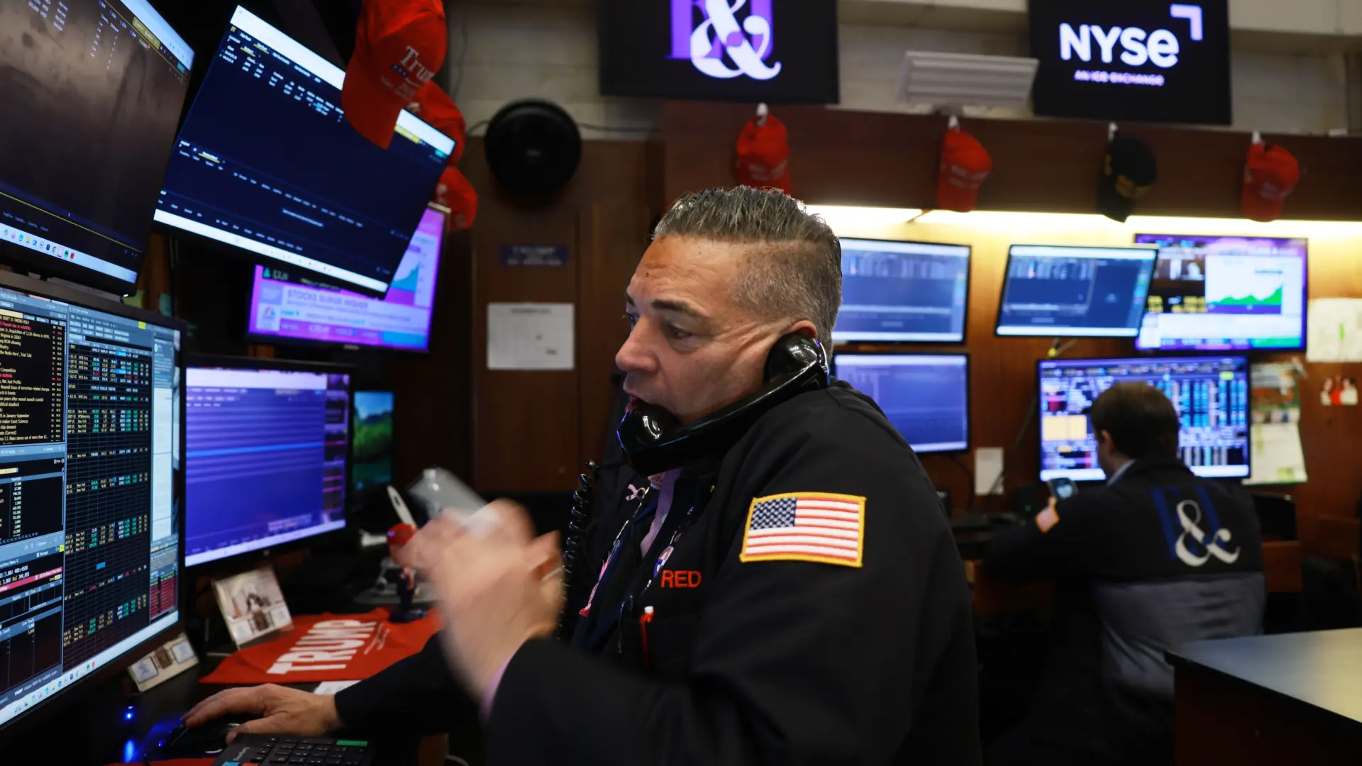 Wall Street se prepara para un ascenso: Nasdaq alcanza nuevos picos y S&P 500 cerca de su récord histórico