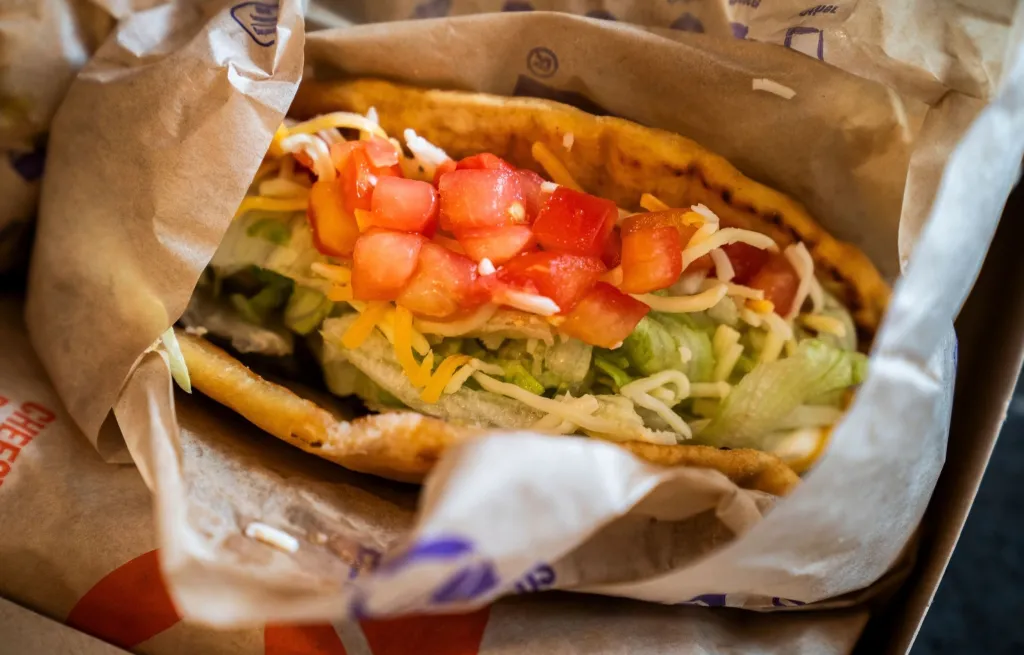 Disminución persistente en el tráfico de Taco Bell tras el brote de Cyclospora
