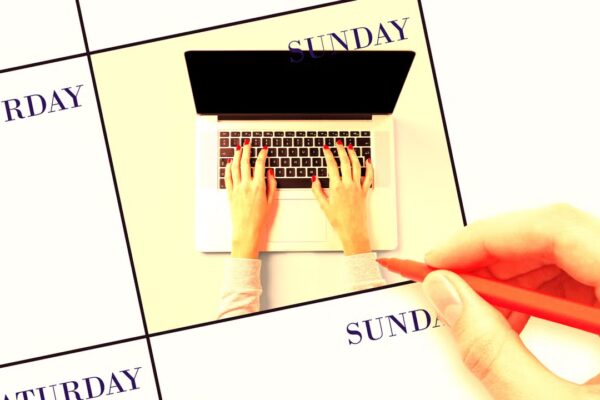 El creciente número de trabajadores que laboran los domingos: causas y tendencias actuales.