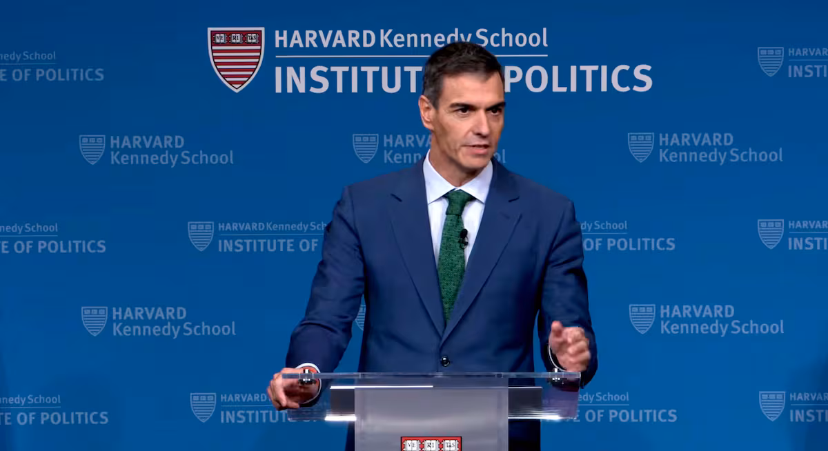 El discurso de Sánchez en Harvard se ajusta ante las inquietudes de estudiantes sobre corrupción y temas internacionales.