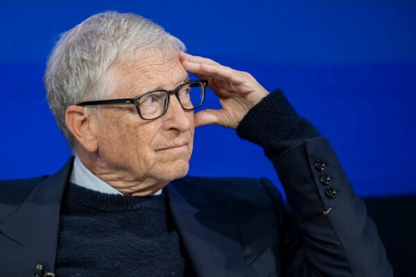 Bill Gates advierte que la inteligencia artificial mal gestionada podría provocar hasta mil millones de muertes.