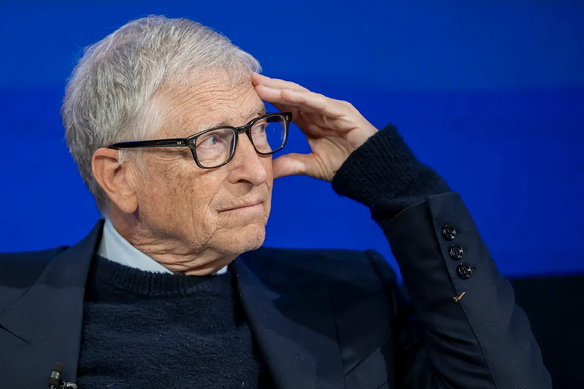 Bill Gates advierte que la inteligencia artificial mal gestionada podría provocar hasta mil millones de muertes.