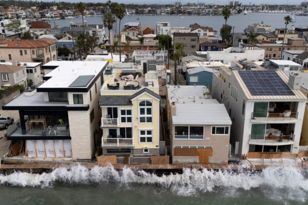 El aumento del nivel del mar arrasa hogares y playas en California: ¿qué futuro nos espera?