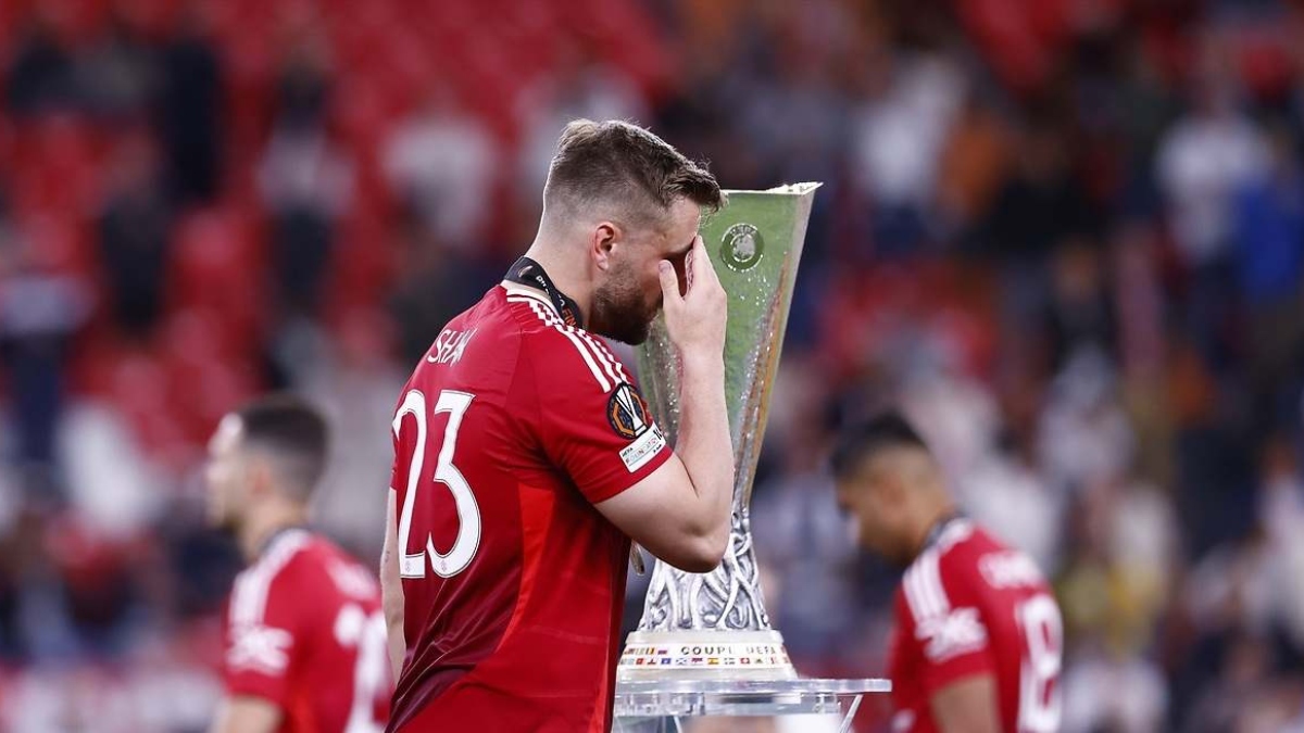 Santander fortalece su colaboración con Manchester United al ofrecer 75 millones para gestionar deudas financieras.