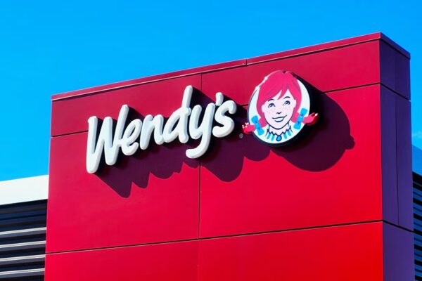 Wendy's cierra más locales: descubre las ubicaciones afectadas por la bancarrota de un importante franquiciado.
