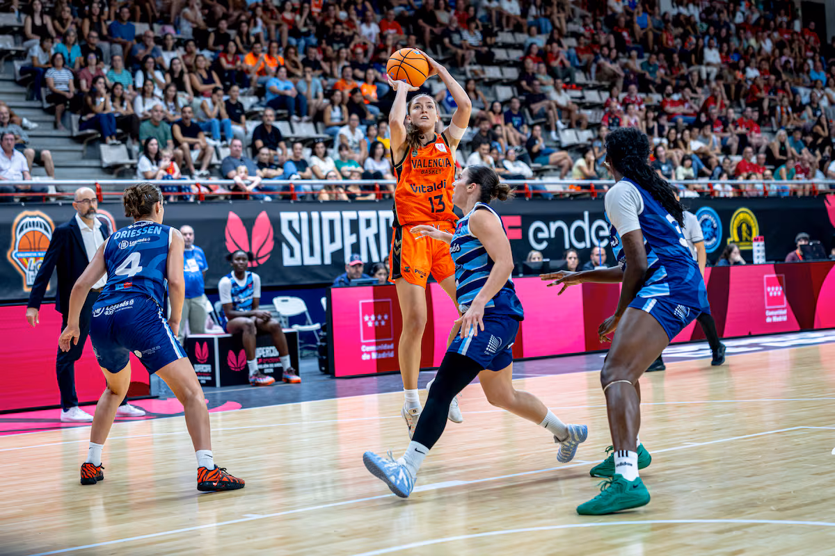 Elena Buenavida lidera al Valencia Basket hacia su cuarta Supercopa de España en baloncesto