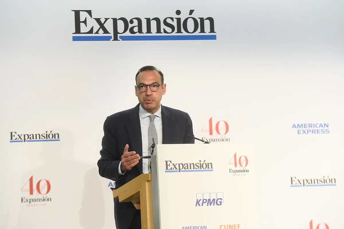 La banca debe expandir su escala para ser competitiva, según Machado del BCE