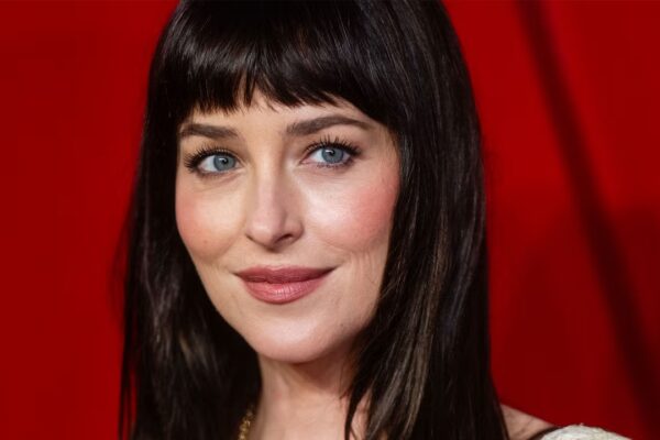 Uso de grasa de cadáveres en rellenos para glúteos: la tendencia de cirugía estética que impulsa Dakota Johnson