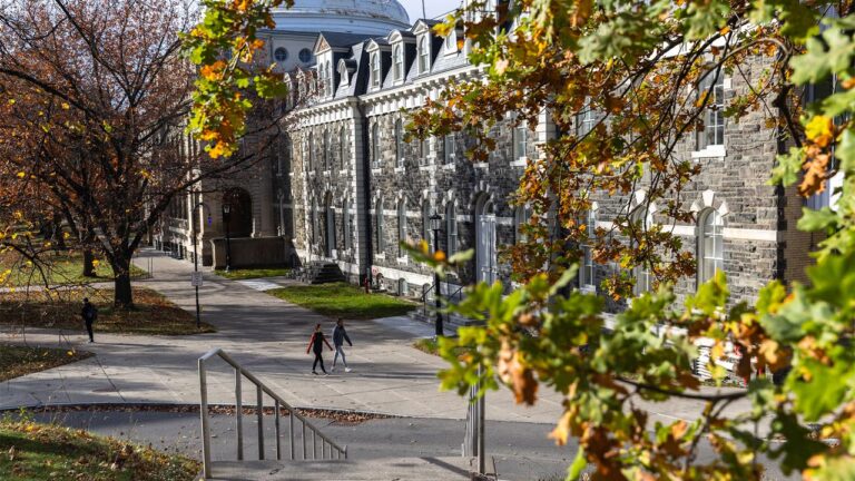 Exposición en redes sociales del caso de abuso 'Cornell 7' genera preocupación por censura en la información