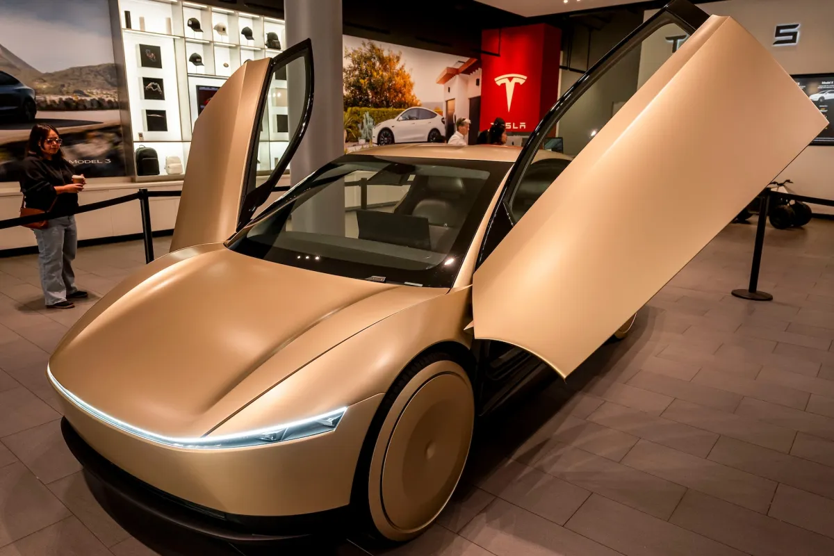 Tesla consigue $30 mil millones en nuevos créditos para expandir Cybercab y Optimus.