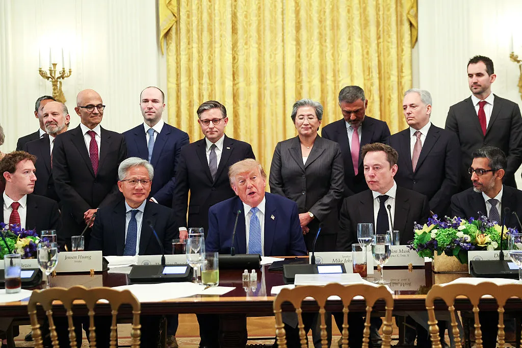 Error ortográfico en promesa firmada por el presidente Trump y líderes de IA destaca malentendido sobre Estados Unidos
