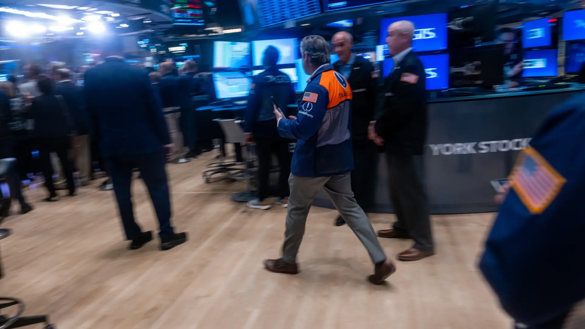 El Nasdaq brilla en septiembre, mientras el Dow Jones enfrenta una caída del 4,9% y el precio del petróleo aumenta un 14%