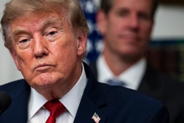 Trump propone que EE. UU. adquiera participaciones en OpenAI y Anthropic.