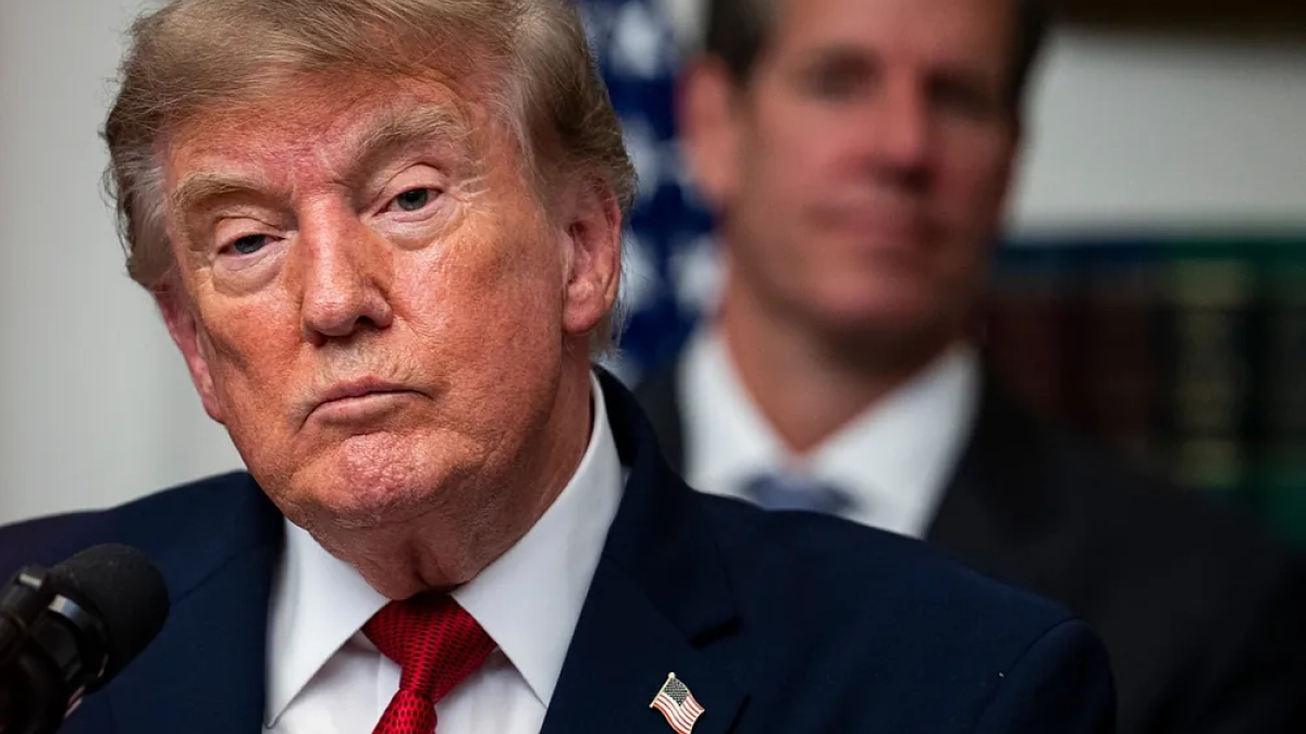 Trump propone que EE. UU. adquiera participaciones en OpenAI y Anthropic.