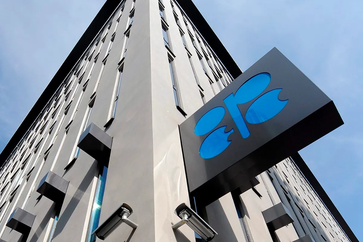 La OPEP+ reconsidera su producción de petróleo ante la reciente liberación de reservas del G7