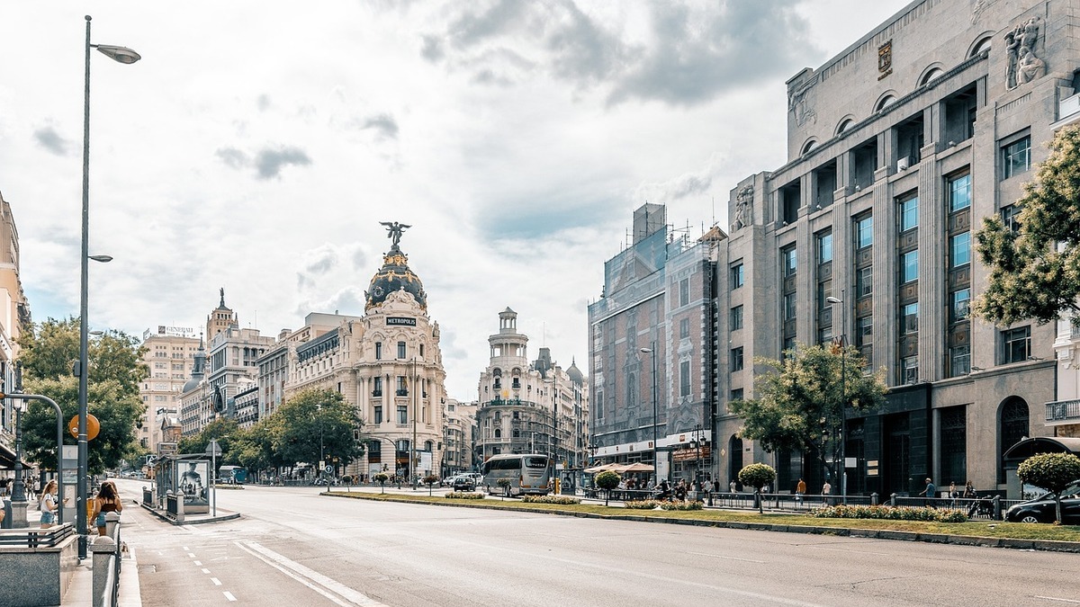 El sector inmobiliario urge un acuerdo nacional tras la ineficacia de los decretos de vivienda: "Es momento de incrementar la oferta"